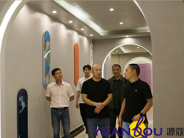 塞爾維亞中國商會陳會長一行蒞臨我司參觀考察